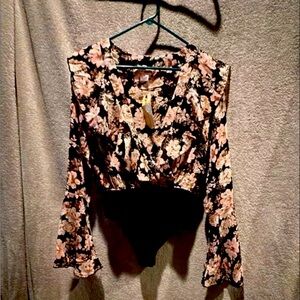 NWT Band of Gypsies floral bodysuit deep v neck ruffle Size M
